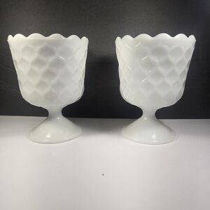 VTG E.O. Brody Co MJ-42 Milk Glass Pedestal Vases(2) Scalloped Rim Honeycomb EUC